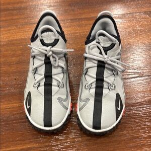 Nike Gray and Black Sneakers Lightweight Performance Design